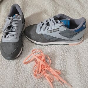 Reebok Classics Size 7.5 Gray with Peach
